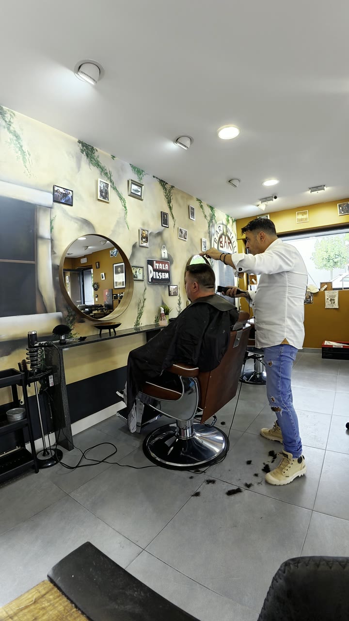 Vue du salon Il Padrino pendant une coupe homme